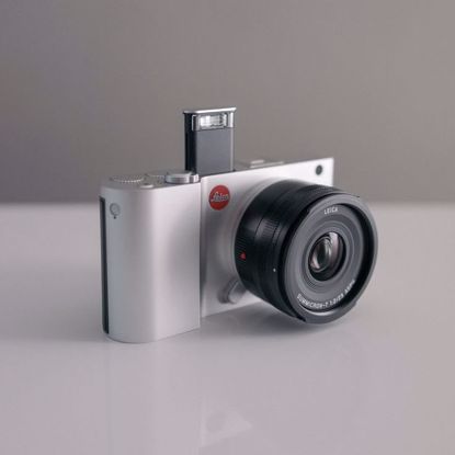 Imagen de Leica T Mirrorless Digital Camera																																															